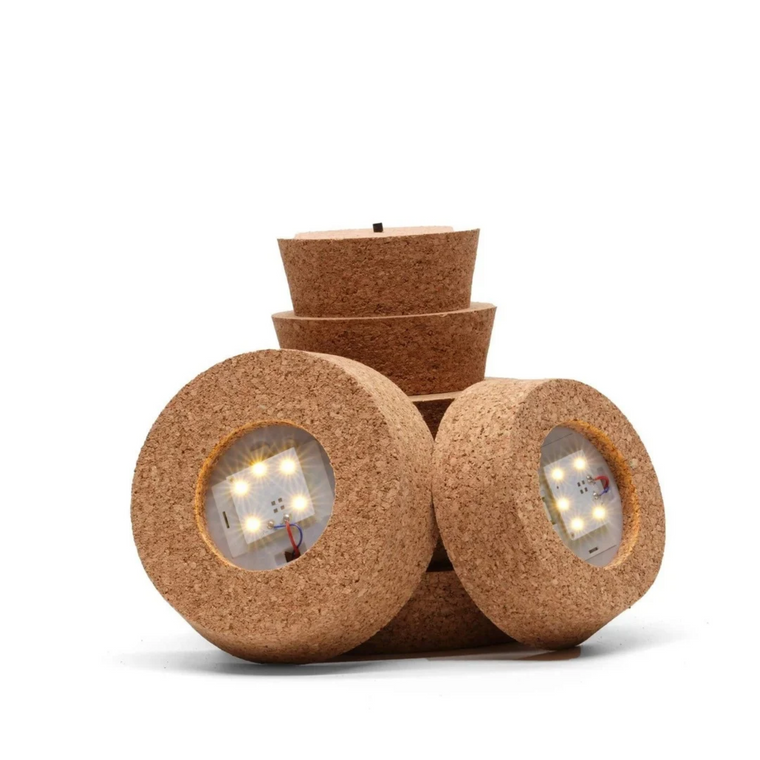 Drie kurken deksels met ingebouwd LED-lampje voor terrariumpotten, van Miniatures Guild